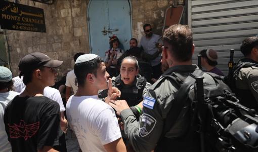 مستوطنون يعتدون على مقدسيين خلال مسيرة الأعلام الصهيونية في القدس المحتلة 5/6/2024 | المصدر: الأناضول