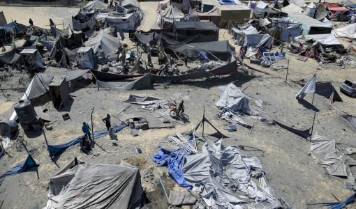 آثار الدمار في خانيونس إثر غارة جوية إسرائيلية آثار الدمار في خانيونس إثر غارة جوية إسرائيلية 13/7/2024 | المصدر: أسوشييتد برس