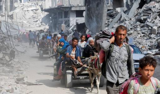 فلسطينيون يعودون إلى منازلهم في خانيونس بعد انسحاب الاحتلال منها وسط دمار هائل فلسطينيون يعودون إلى منازلهم في خانيونس بعد انسحاب الاحتلال منها وسط دمار هائل | المصدر: رويترز