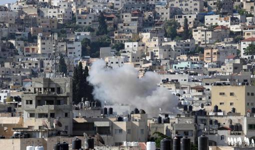 تصاعد الدخان من المنزل الذي قصفه الاحتلال في جنين 5/7/2024 | المصدر: قدس برس