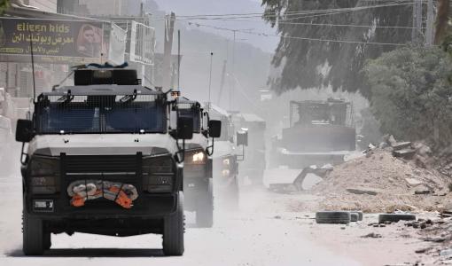 مدرعات الاحتلال خلال اقتحام مخيم نور شمس شرق طولكرم بالضفة الغربية | المصدر: وكالة الأنباء الفرنسية