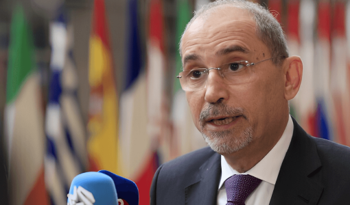 وزير الخارجية الأردني أيمن الصفدي يتحدث مع وسائل الإعلام عند وصوله لحضور اجتماع في مبنى المجلس الأوروبي في بروكسل وزير الخارجية الأردني أيمن الصفدي يتحدث مع وسائل الإعلام عند وصوله لحضور اجتماع في مبنى المجلس الأوروبي في بروكسل 27/5/2024 | المصدر: أسوشييتد برس