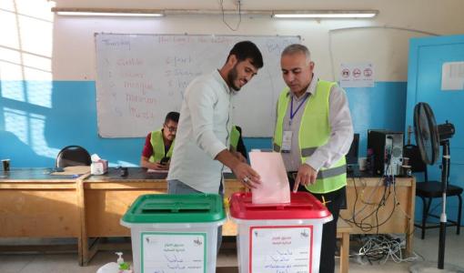 ناخب يدلي بصوته في أحد مراكز الاقتراع في الانتخابات النيابية ناخب يدلي بصوته في أحد مراكز الاقتراع في الانتخابات النيابية 10/9/2024 | المصدر: بترا