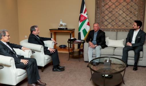 الملك عبد الله مع عباس عراقجي الملك عبد الله الثاني خلال مباحثات مع وزير الخارجية الإيراني عباس عراقجي عمّان 16/10/2024 | المصدر: وكالة الأنباء الأردنية بترا