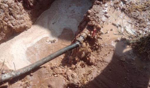 اعتداءات على خطوط المياه ضبطتها الوزارة في الموقر | المصدر: وزارة المياه
