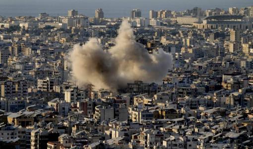 دخان يتصاعد من ضاحية بيروت الجنوبية إثر القصف الإسرائيلي دخان يتصاعد من ضاحية بيروت الجنوبية إثر القصف الإسرائيلي | المصدر: أسوشييتد برس