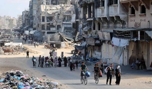 فلسطينيون ينزحون من مناطق شمال مدينة غزة فلسطينيون ينزحون من مناطق شمال مدينة غزة 12/10/2024 | وكالة الأنباء الفرنسية