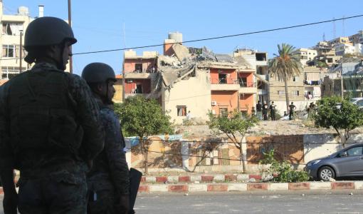 جنديان لبنانيان قرب موقع غارة إسرائيلية استهدفت حارة صيدا في جنوب لبنان جنديان لبنانيان قرب موقع غارة إسرائيلية استهدفت حارة صيدا في جنوب لبنان | وكالة الأنباء الفرنسية