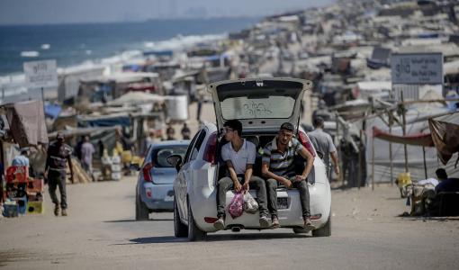 خيام النازحين الفلسطينيين على شاطئ دير البلح وسط قطاع غزة خيام النازحين الفلسطينيين على شاطئ دير البلح وسط قطاع غزة | المصدر: الوكالة الأوروبية للصور الصحفية