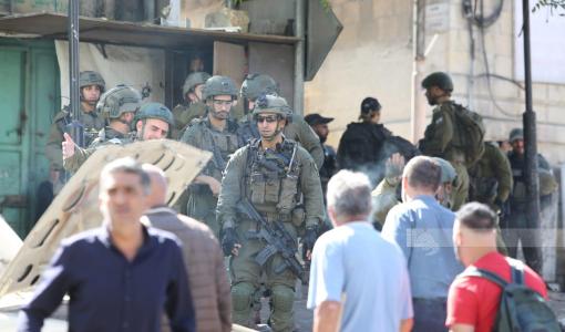 قوات الاحتلال خلال إغلاقها وسط مدينة الخليل لتأمين اقتحامات المستوطنين قوات الاحتلال خلال إغلاقها وسط مدينة الخليل لتأمين اقتحامات المستوطنين 21/10/2024 | المصدر: وكالة وفا الفلسطينية