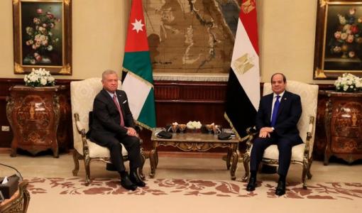 الملك عبدالله الثاني والرئيس المصري عبد الفتاح السيسي الملك عبدالله الثاني والرئيس المصري عبد الفتاح السيسي خلال اجتماعهما في القاهرة 27/11/2024 | المصدر: الديوان الملكي الهاشمي