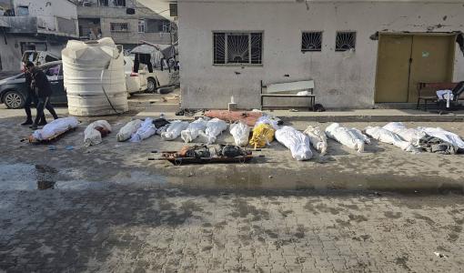 جثامين شهداء في باحة مستشفى كمال عدوان شمال قطاع غزة جثامين شهداء في باحة مستشفى كمال عدوان شمال قطاع غزة | المصدر: وكالة الأنباء الفرنسية