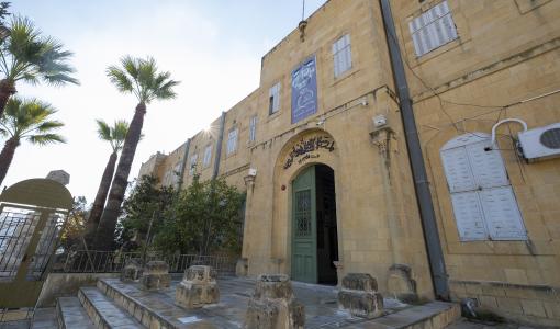 مدخل مدرسة السلط | المصدر: حبر