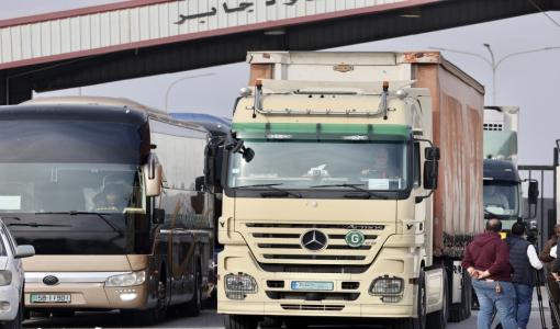 شاحنات على مدخل معبر جابر الحدودي شاحنات على مدخل معبر جابر الحدودي | المصدر: المملكة