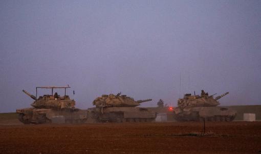 دبابات إسرائيلية قرب حدود قطاع غزة أرشيفية لدبابات إسرائيلية قرب حدود قطاع غزة | المصدر: رويترز