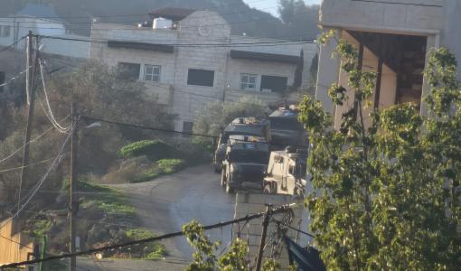 جنود الاحتلال يحاصرون مبنى في بلدة قباطية في جنين جنود الاحتلال يحاصرون مبنى في بلدة قباطية في جنين 14/1/2025