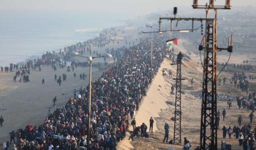 مئات آلاف النازحين يصلون شمال قطاع غزة بعد نزوح دام أكثر من 15 شهرا 27/1/2025 | المصدر: فلسطين الآن