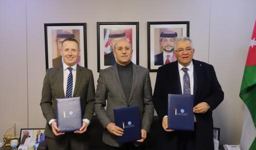 جانب من توقيع مذكرة تفاهم لإنشاء 3 مستشفيات ميدانية متخصصة في قطاع غزة - عمّان 20/5/2025 جانب من توقيع مذكرة تفاهم لإنشاء 3 مستشفيات ميدانية متخصصة في قطاع غزة - عمّان 20/5/2025