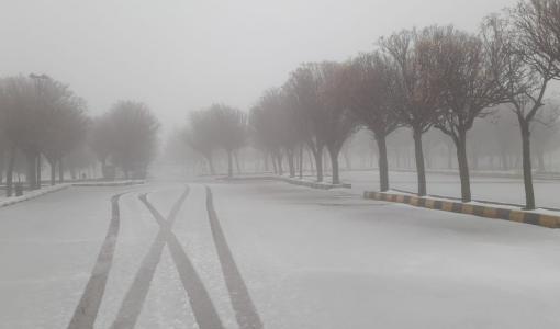 صورة أرشيفية لتراكم ثلوج في طريق رئيسي في أحد مناطق عمان صورة أرشيفية لتراكم ثلوج في طريق رئيسي في أحد مناطق عمان | المصدر: أمانة عمان الكبرى