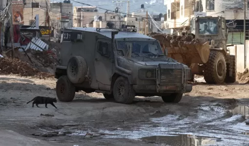 آلية عسكرية إسرائيلية قرب المدخل الرئيسي لمخيم جنين في الضفة الغربية آلية عسكرية إسرائيلية قرب المدخل الرئيسي لمخيم جنين في الضفة الغربية | المصدر: الوكالة الأوروبية للصور الصحفية