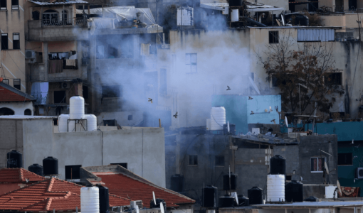 دخان تصاعد في وقت سابق خلال عملية عسكرية إسرائيلية على مخيم نور شمس للاجئين بالضفة الغربية دخان تصاعد في وقت سابق خلال عملية عسكرية إسرائيلية على مخيم نور شمس للاجئين بالضفة الغربية | المصدر: الوكالة الأوروبية للصور الصحفية