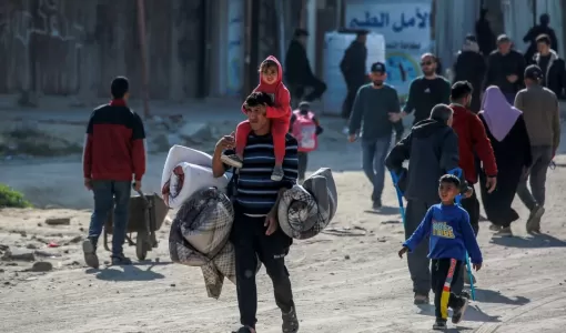 فلسطينيون ينزحون من مناطق شرقي قطاع غزة عقب استئناف &quot;إسرائيل&quot; حرب الإبادة 18/3/2025 | المصدر: وكالة الأنباء الفرنسية