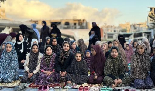 فتيات من غزة بعد أداء صلاة العيد في خانيونس جنوب غزة فتيات من غزة بعد أداء صلاة العيد في خانيونس جنوب غزة 30/3/2025 | المصدر: وكالة الأنباء الألمانية