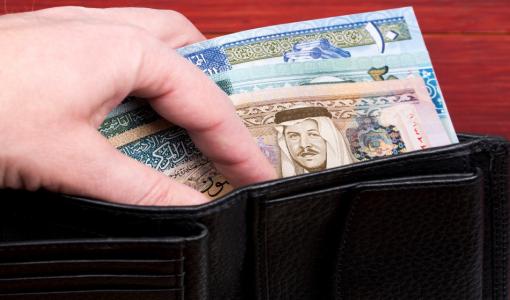 عملة أردنية من فئات مختلفة | المصدر: shutterstock