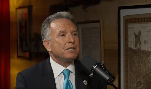 ستيف ويتكوف خلال مقابلة مع تاكر كارلسون