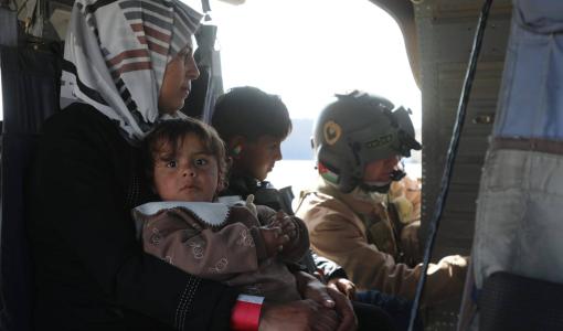 سيدة من غزة مع طفلتها على متن طائرة تتبع للقوات المسلحة الأردنية سيدة من غزة مع طفلتها على متن طائرة تتبع للقوات المسلحة الأردنية 4/3/2025 | المصدر: القوات المسلحة الأردنية