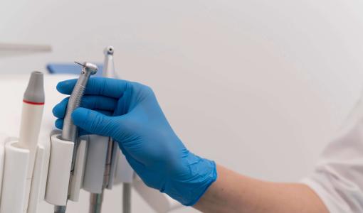 أدوات طبيب أسنان | تعبيرية