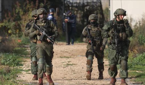 عناصر من جيش الاحتلال خلال أحد الاقتحامات في الضفة الغربية عناصر من جيش الاحتلال خلال أحد الاقتحامات في الضفة الغربية | المصدر: الأناضول