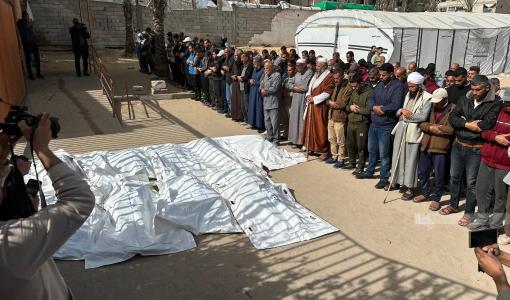 فلسطينينون يؤدون صلاة الجنازة على شهداء مجزرة جباليا 2/4/2025 | المصدر: وكالة "وفا" الفلسطينية فلسطينينون يؤدون صلاة الجنازة على شهداء مجزرة جباليا 2/4/2025 | المصدر: وكالة "وفا" الفلسطينية