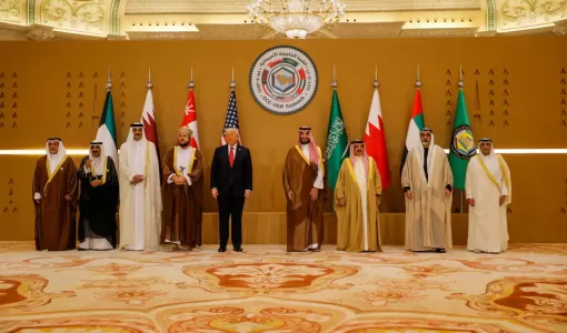دونالد ترامب مع قادة دول مجلس التعاون الخليجي الرئيس الأمريكي دونالد ترامب مع قادة دول مجلس التعاون الخليجي في القمة الخليجية الأمريكية في الرياض 14/5/2025 | المصدر: وكالة الأنباء العمانية