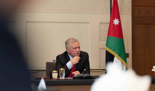 الملك عبد الله الثاني خلال اجتماعه مع رؤساء السلطات وقادة الأجهزة الأمنية في قصر الحسينية 22/6/2025 | المصدر: الديوان الملكي الهاشمي