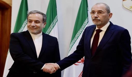 وزير الخارجية الأردني أيمن الصفدي ونظيره الإيراني عباس عراقجي