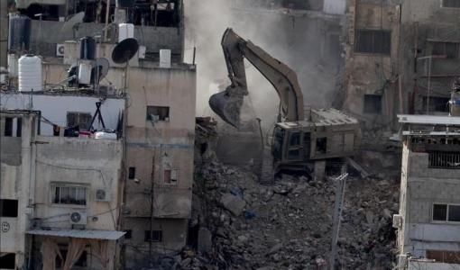 جرافات الاحتلال خلال هدم أحد المنازل في الضفة الغربية جرافات الاحتلال خلال هدم أحد المنازل في الضفة الغربية | المصدر: الأناضول