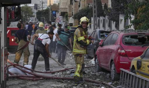 موقع انفجار سكني بعد ضربات إسرائيل على العاصمة الإيرانية طهران 13/6/2025 | المصدر: أسوشييتد برس