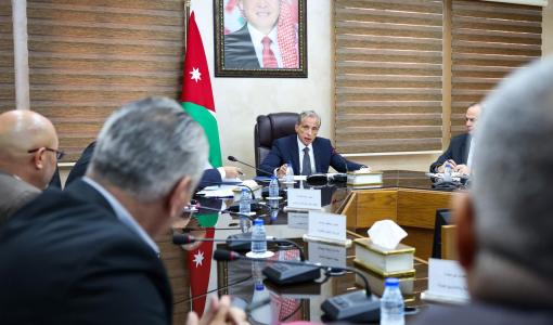 رئيس الوزراء جعفر حسان خلال زيارته إلى وزارة التربية والتعليم 1/6/2025 | المصدر: رئاسة الوزراء