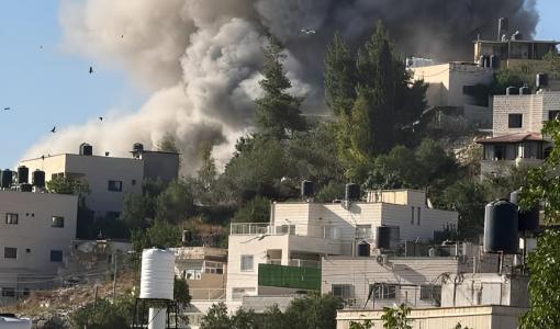 اللحظات الأولى بعد تفجير منزل عائلة الشهيد محمد نزال في بلدة قباطية اللحظات الأولى بعد تفجير منزل عائلة الشهيد محمد نزال في بلدة قباطية 17/7/2025 | المصدر: فلسطين بوست