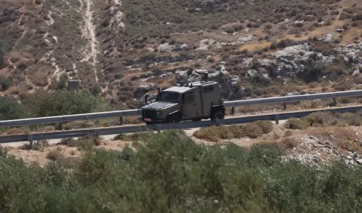 آلية للاحتلال في قرية كفر مالك شرق مدينة رام الله بالضفة الغربية آلية للاحتلال في قرية كفر مالك شرق مدينة رام الله بالضفة الغربية | المصدر: الوكالة الأوروبية للصور الصحفية