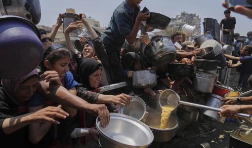 فلسطينيون يكافحون للحصول على الطعام شمال القطاع مدينة غزة فلسطينيون يكافحون للحصول على الطعام  شمال القطاع مدينة غزة 26/7/2025 | المصدر: أسوشييتد برس