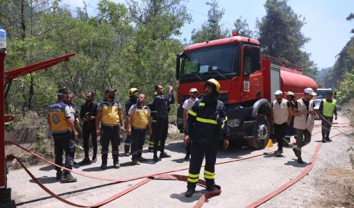 جانب من مشاركة فرق الدفاع المدني الأردني في مكافحة حرائق سوريا 7/7/2025 | المصدر: الدفاع المدني