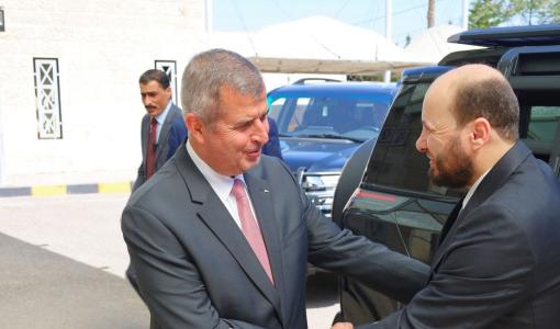 وزير الطاقة صالح الخرابشة ونظيره السوري محمد البشير وزير الطاقة صالح الخرابشة ونظيره السوري محمد البشير 2/7/2025 | المصدر: وزارة الطاقة
