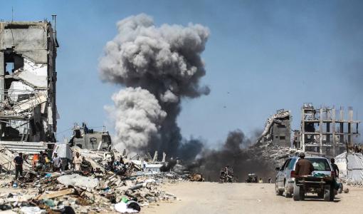 تصاعد الدخان في أعقاب غارة إسرائيلية على جباليا شمال قطاع غزة تصاعد الدخان في أعقاب غارة إسرائيلية على جباليا شمال قطاع غزة | المصدر: وكالة الأنباء الفرنسية