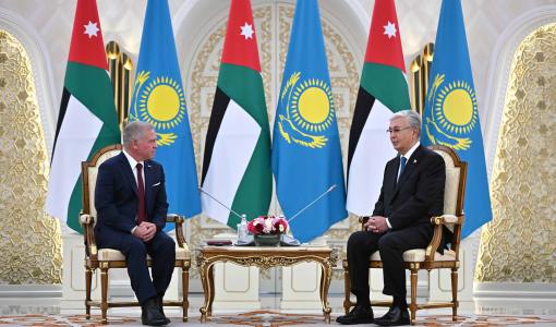 الملك عبد الله الثاني والرئيس الكزخي قاسم توكاييف خلال المباحثات في أستانا 27/8/2025 | المصدر: الديوان الملكي الهاشمي