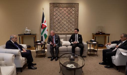 الملك عبد الله والأمير الحسين وجعفر حسان خلال لقاء نواف سلام 19/8/2025 | المصدر: الديوان الملكي الهاشمي