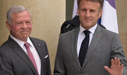 الملك عبد الله الثاني والرئيس الفرنسي إيمانويل ماكرون قبل اجتماع في قصر الإليزيه الرئاسي في باريس 24/6/2024 | المصدر: وكالة الأنباء الفرنسية
