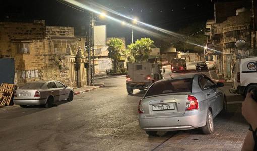آلية للاحتلال خلال اقتحام بلدة عصيرة الشمالية في مدينة نابلس آلية للاحتلال خلال اقتحام بلدة عصيرة الشمالية في مدينة نابلس 17/8/2025 | المصدر: فلسطين بوست