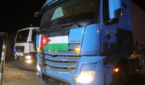 بعض الشاحنات ضمن القافلة إلى مستشفيات غزة بعض الشاحنات ضمن القافلة إلى مستشفيات غزة 20/8/2025 | المصدر: المملكة